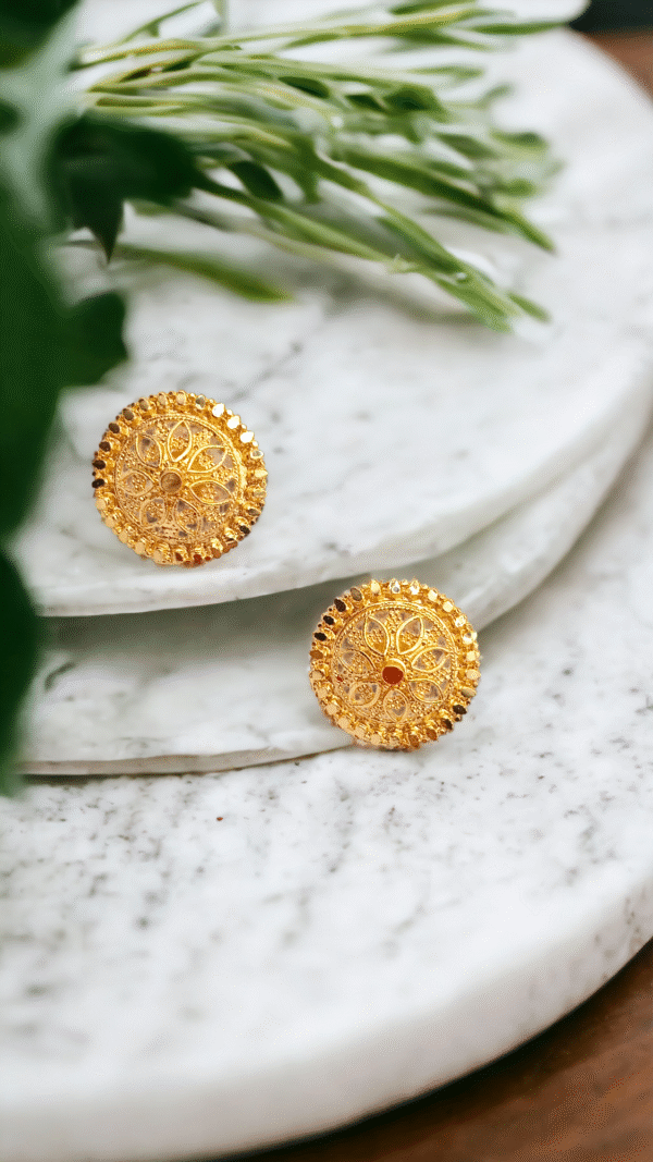 Pretty Queen - 1 Gram Gold Plated Floral Stud Earring For Women & Girls