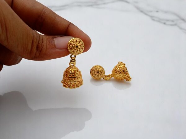 Pretty Queen - 1 Gram Gold Plated Jhumki Earring