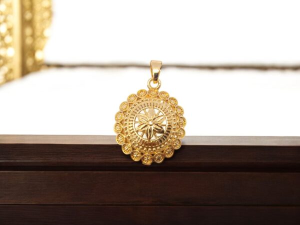 Pretty Queen - 1 Gram Gold Plated Dollar/Pendant For Chains